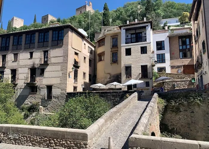 Cosy Flat/Nearly Touching Alhambra/Great Views